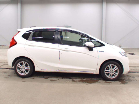 2013 Honda Fit Hybrid GP5[2]