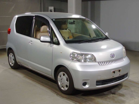 2004 Toyota Porte NNP10[2]