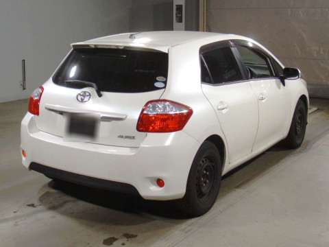 2010 Toyota Auris NZE151H[1]