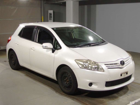 2010 Toyota Auris NZE151H[2]