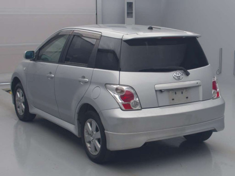 2004 Toyota IST NCP65[2]