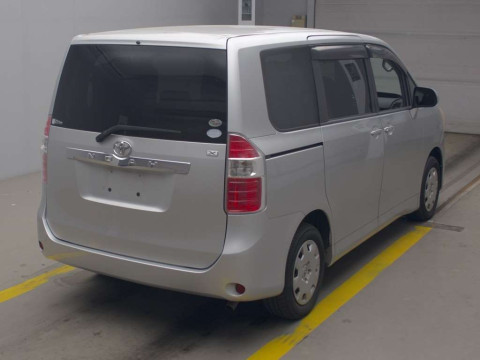 2008 Toyota Noah ZRR70G[1]