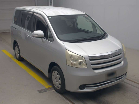 2008 Toyota Noah ZRR70G[2]