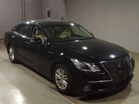 2013 Toyota Crown Hybrid AWS210[2]