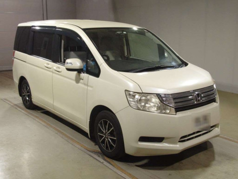 2010 Honda Step WGN RK1[2]