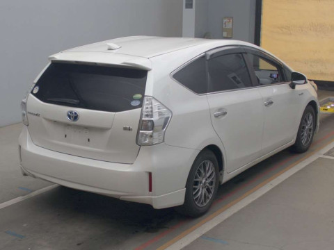 2015 Toyota Prius alpha ZVW41W[1]