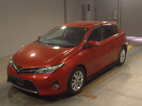 2013 Toyota Auris NZE181H[0]