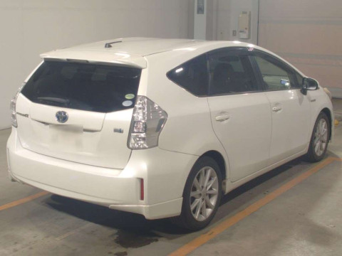 2012 Toyota Prius alpha ZVW41W[1]