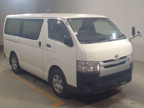 2018 Toyota Hiace Van TRH200V[2]