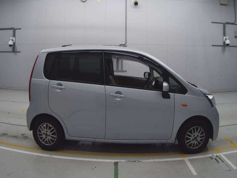 2013 Daihatsu Move LA100S[2]