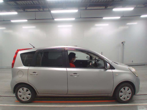 2010 Nissan Note E11[2]