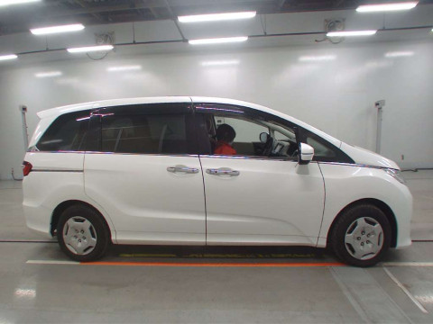 2014 Honda Odyssey RC2[2]