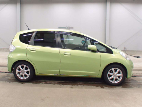 2010 Honda Fit Hybrid GP1[2]