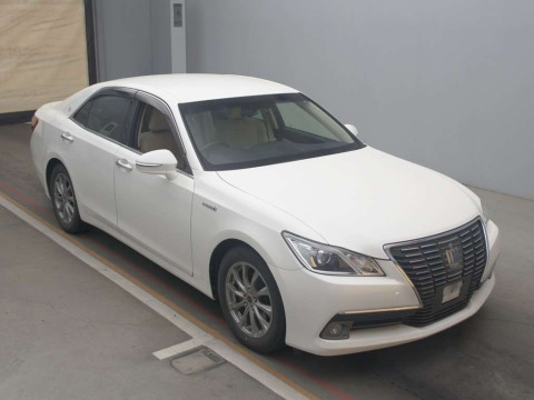 2013 Toyota Crown Hybrid AWS210[2]