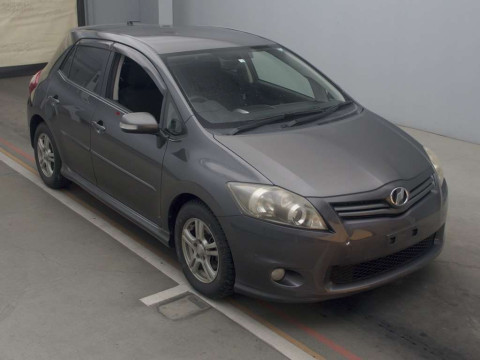 2010 Toyota Auris ZRE152H[2]