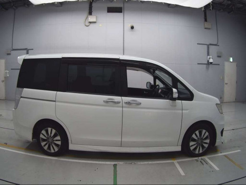 2012 Honda Step WGN Spada RK5[2]