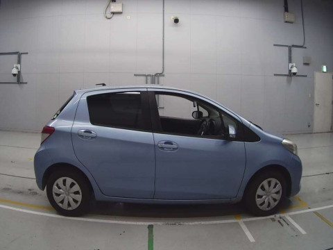 2013 Toyota Vitz NSP130[2]