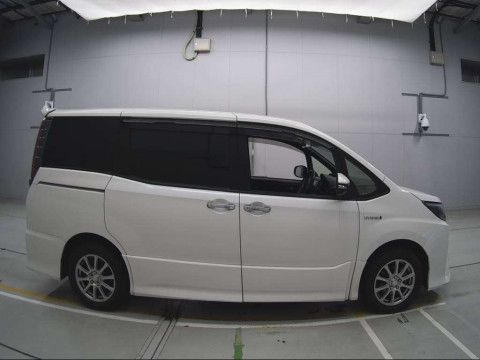 2018 Toyota Noah ZWR80W[2]