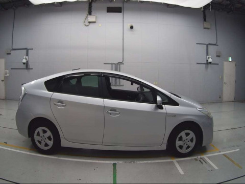 2011 Toyota Prius ZVW30[2]