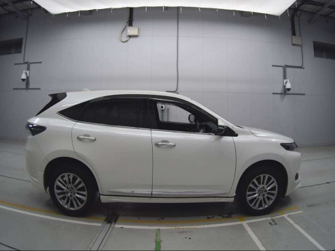 2015 Toyota Harrier ZSU60W[2]