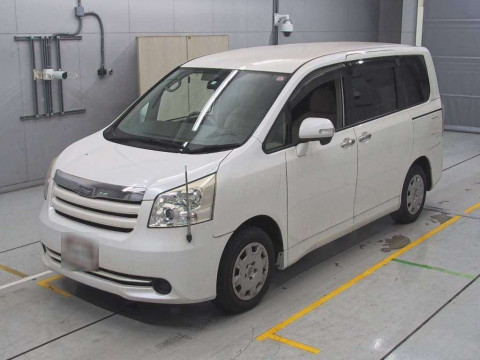 2010 Toyota Noah ZRR70G[0]