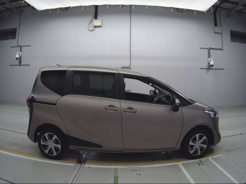 2020 Toyota Sienta NHP170G[2]