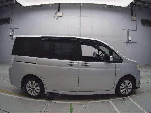 2010 Honda Step WGN Spada RK6[2]