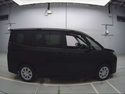 2025 Toyota Noah ZWR90W[2]