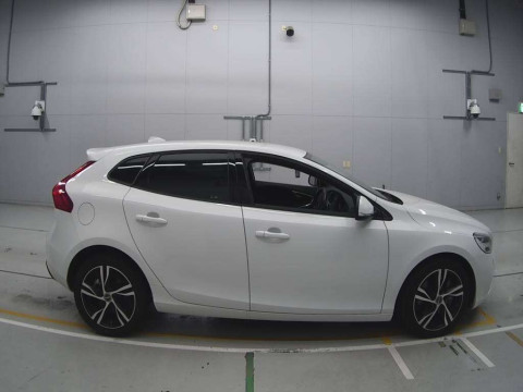 2017 Volvo V40 MD4204T[2]