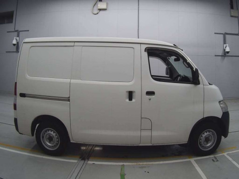 2017 Toyota Townace Van S402M[2]