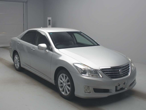 2009 Toyota Crown GRS202[2]