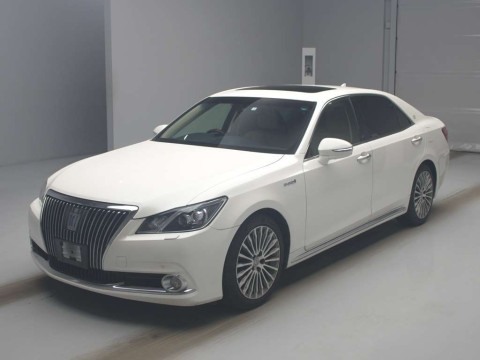 2014 Toyota Crown Majesta GWS214[0]