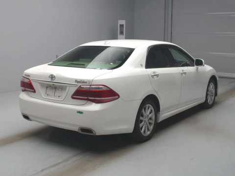 2010 Toyota Crown GRS202[1]