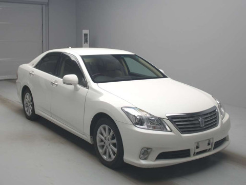 2010 Toyota Crown GRS202[2]