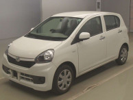 2016 Daihatsu Mira es