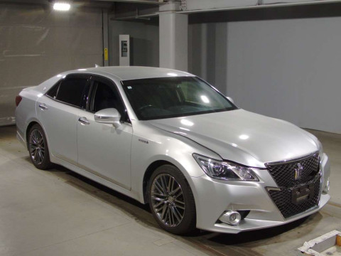 2013 Toyota Crown Hybrid AWS210[2]