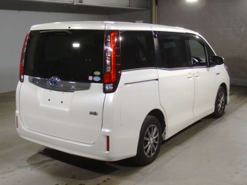 2016 Toyota Noah ZWR80G[1]