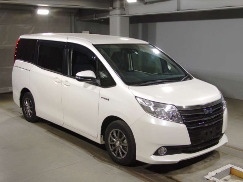 2016 Toyota Noah ZWR80G[2]