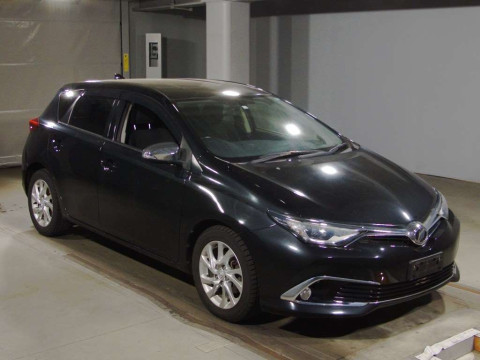 2016 Toyota Auris NZE181H[2]