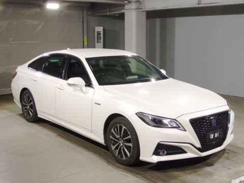 2019 Toyota Crown Hybrid AZSH20[2]