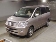 2004 Toyota Noah