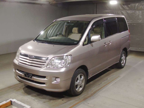 2004 Toyota Noah AZR65G[0]