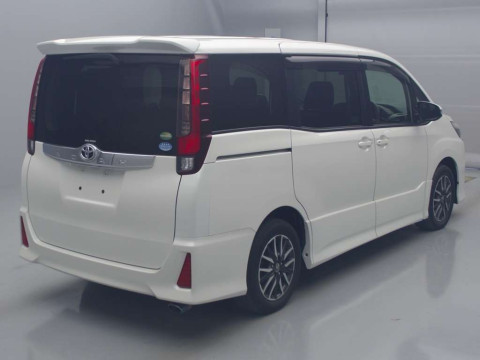 2015 Toyota Noah ZRR80W[1]