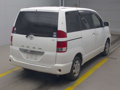 2006 Toyota Noah AZR60G[1]