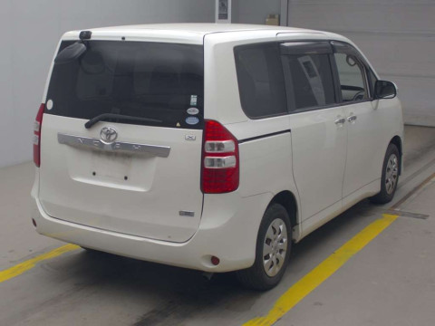 2012 Toyota Noah ZRR70G[1]