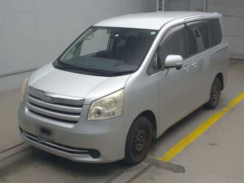 2010 Toyota Noah ZRR70G[0]