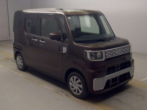 2015 Daihatsu Wake LA700S[2]