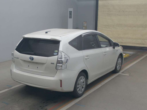 2013 Toyota Prius alpha ZVW41W[1]