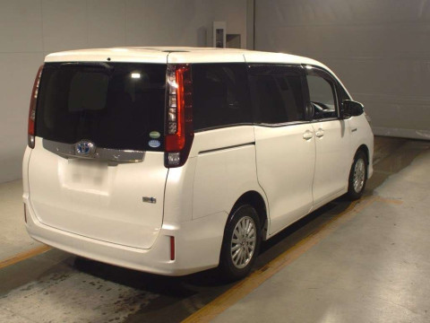 2015 Toyota Noah ZWR80G[1]