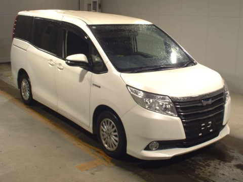 2015 Toyota Noah ZWR80G[2]